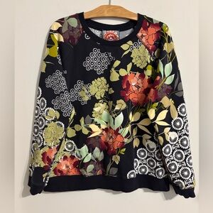 Johnny Was EUC Sierra Raglan Crewneck Sweatshirt.